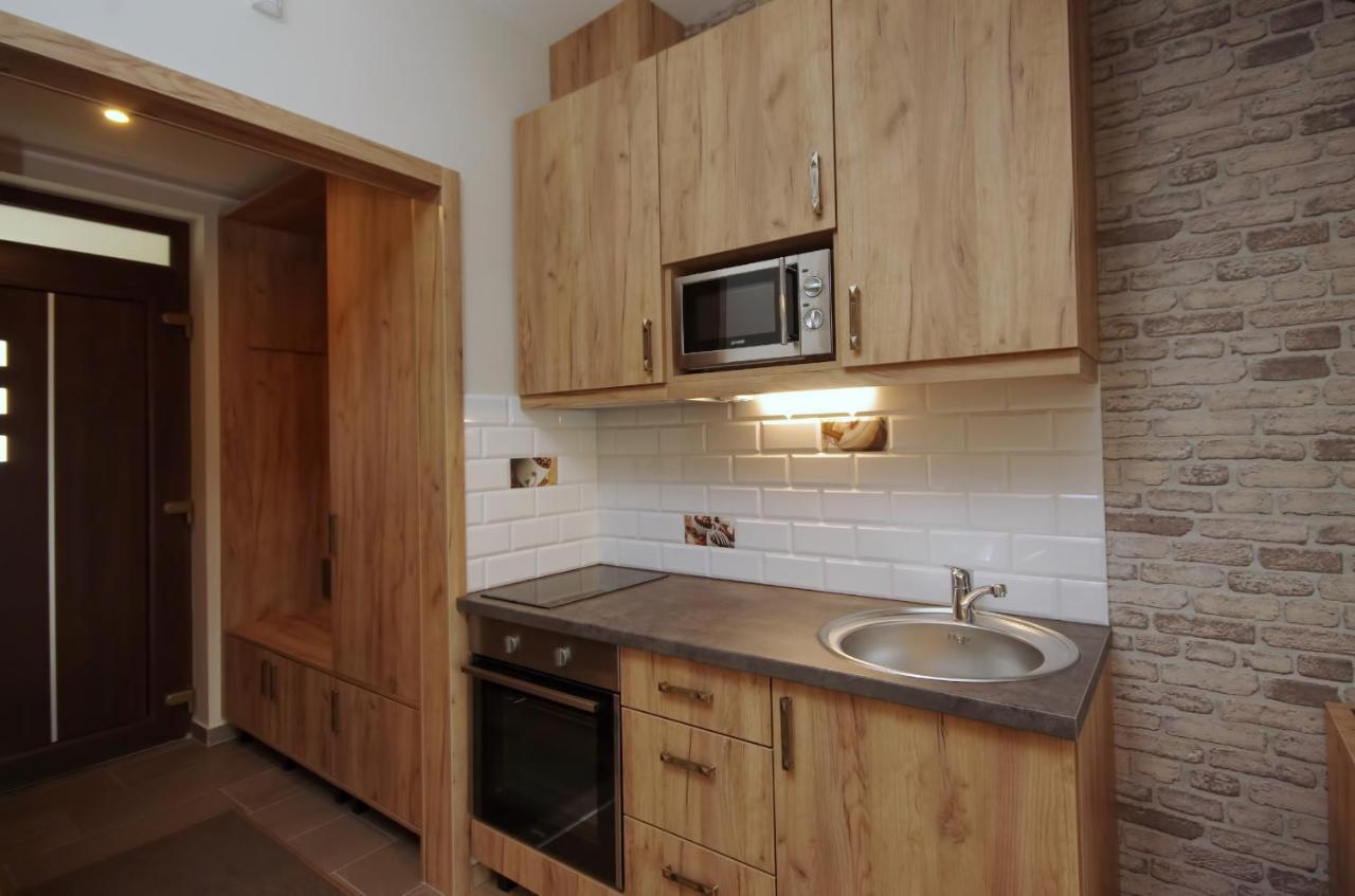 Almásy Apartmanház Gyula Esterno foto