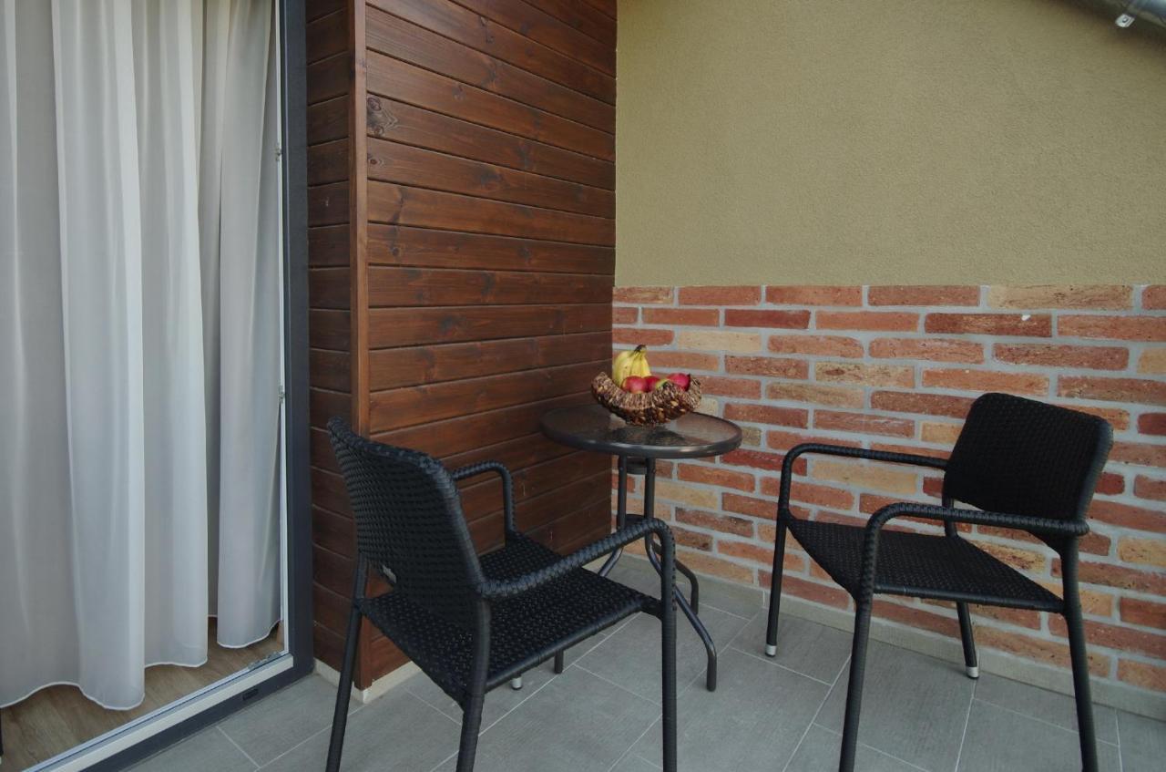 Almásy Apartmanház Gyula Esterno foto