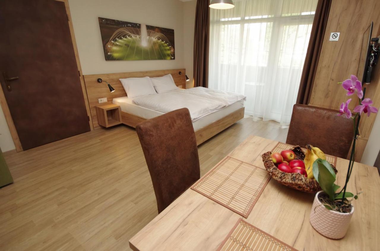 Almásy Apartmanház Gyula Esterno foto