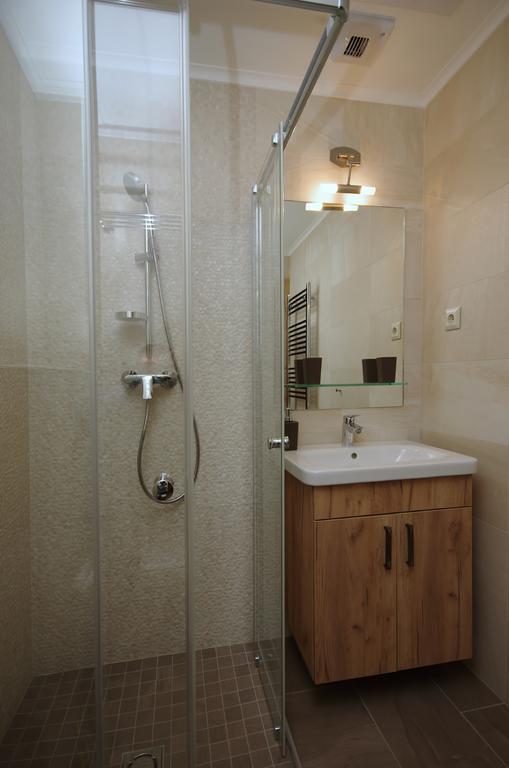 Almásy Apartmanház Gyula Esterno foto