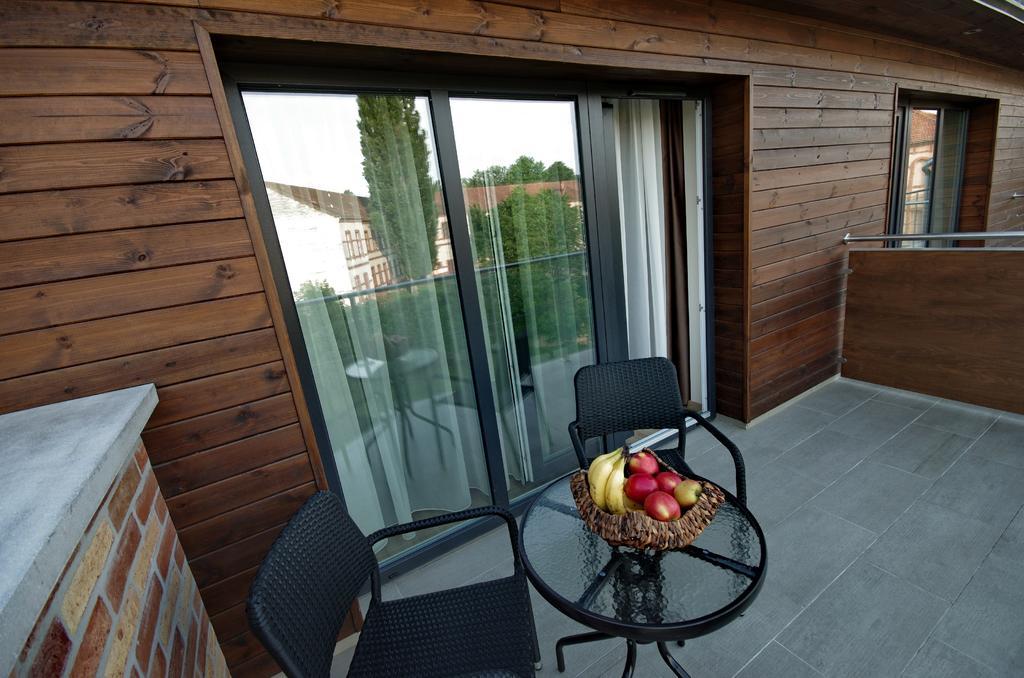 Almásy Apartmanház Gyula Esterno foto