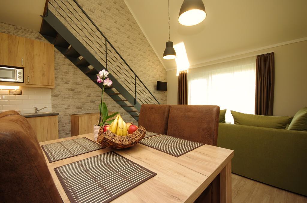 Almásy Apartmanház Gyula Esterno foto