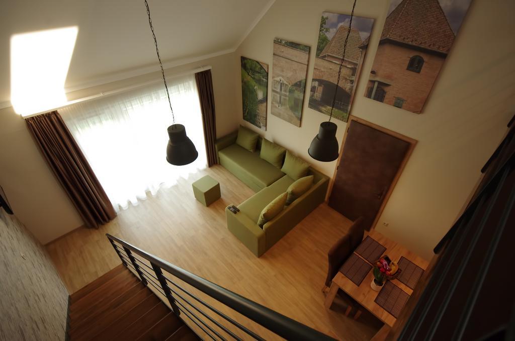 Almásy Apartmanház Gyula Esterno foto