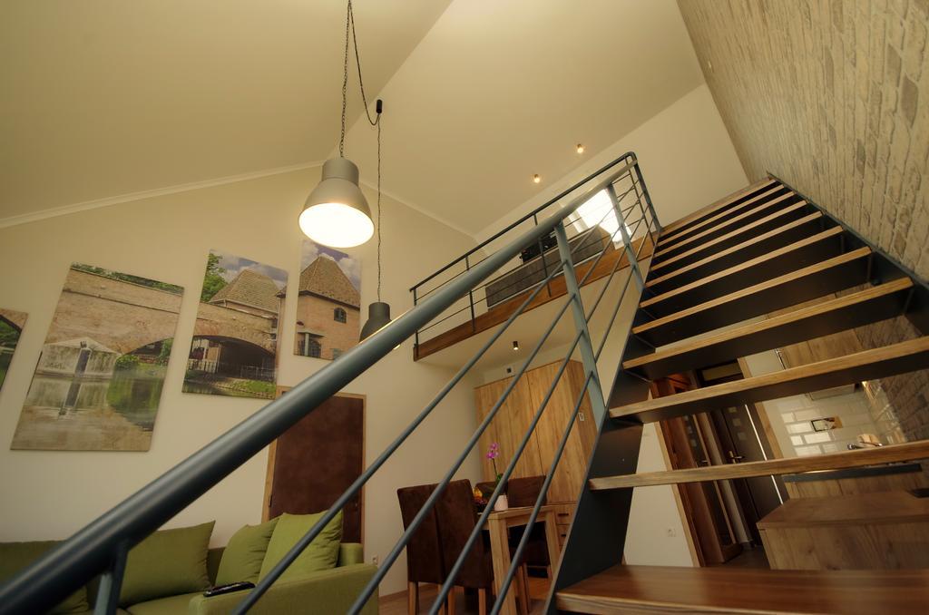 Almásy Apartmanház Gyula Esterno foto