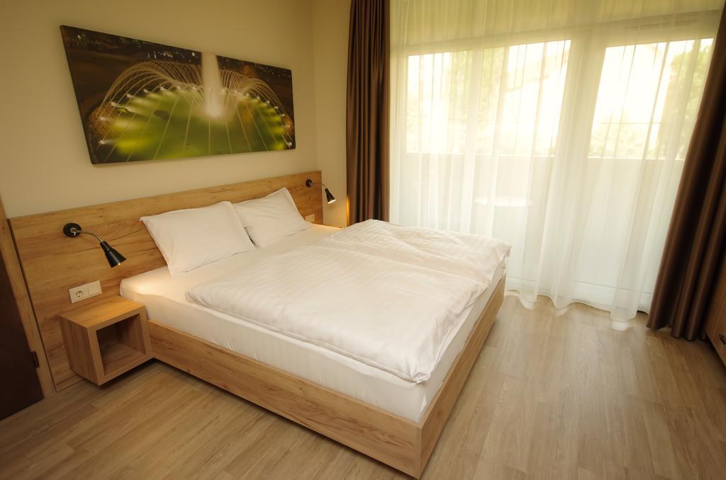 Almásy Apartmanház Gyula Esterno foto